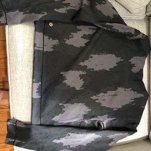 Lululemon LONG SLEEVE SWEATSHIRT.  Distressed Camo Jacquard Super Dark Inkwell